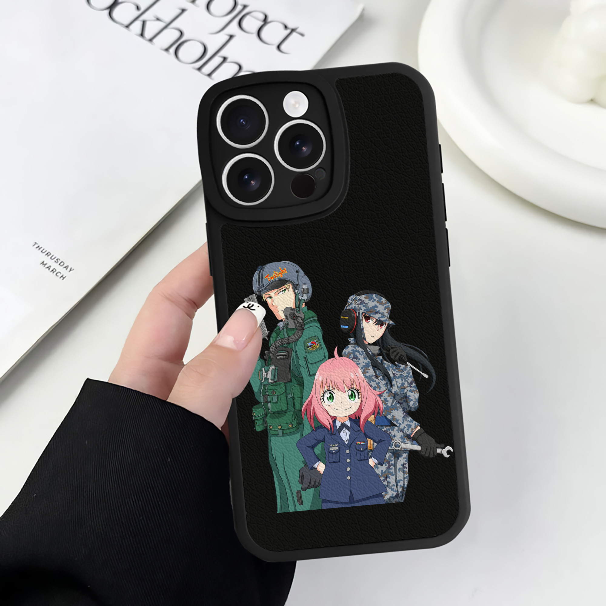（画像用） SPY×FAMILY间谍家家酒 【iPhone 16シリーズ対応】シリコンスマホケース（レザー調） 材質：シリコン